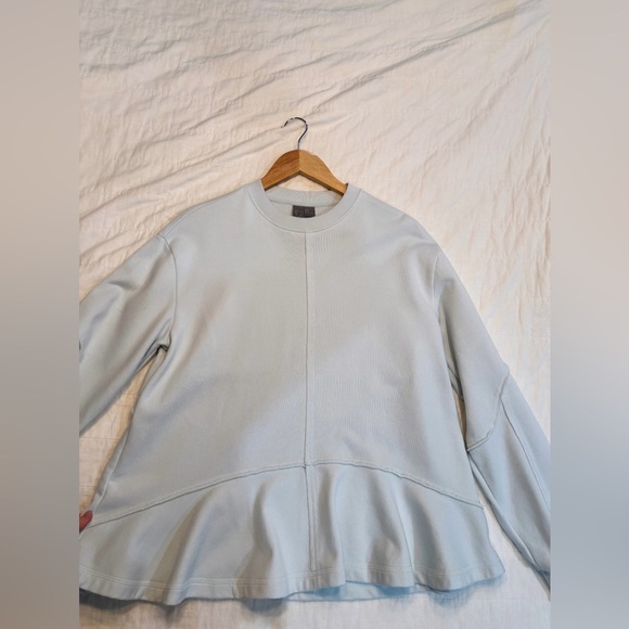 Sweaty Betty revive crewneck in cloud blue - Picture 4 of 8